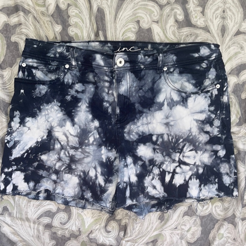 INC Stretchy Tie-dye Shorts
